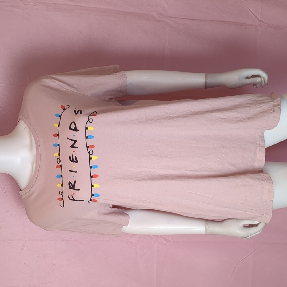 Old Navy Friends Light Pink Christmas Lights Festive Holiday Short Sleeve Tee L